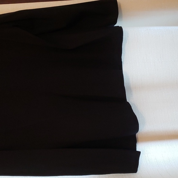 Black skirt and jacket suite, worn a few times dry clean only - Picture 5 of 9